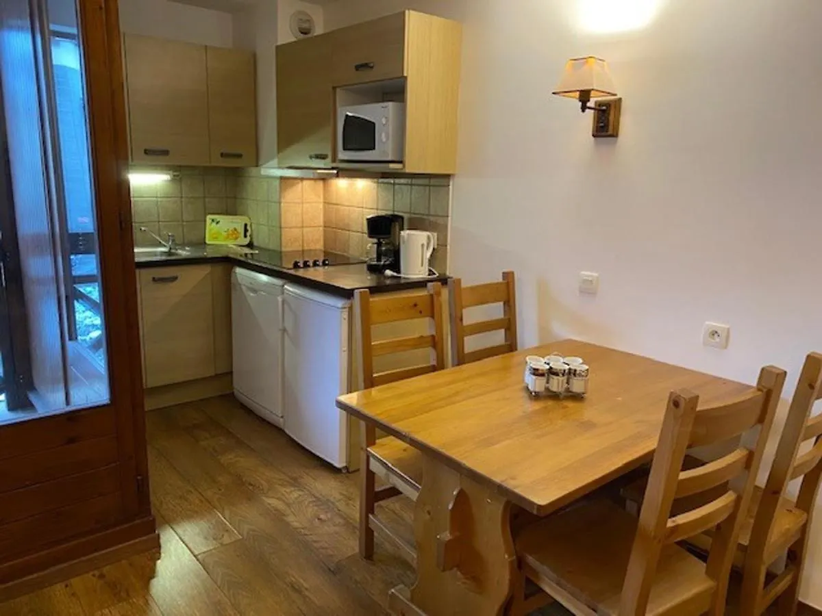 Apartment Studio Chaleureux A Brides Les Bains - 4 Pers, 28 M², Balcon, Parking, Proche Thermes - Fr-1-512-252